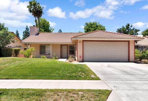 6311 N Cornelia Ave, Fresno, CA, 93722-3395 | Card Image