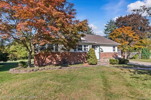 25152 Fairway Dr, Dearborn, MI, 48124-1706 | Card Image