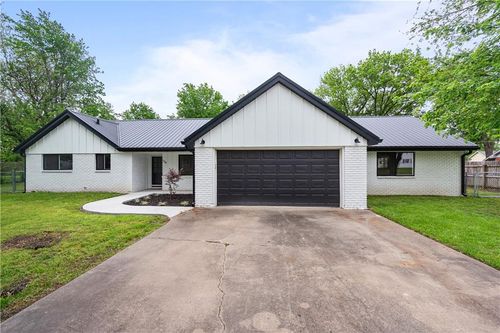1120 30th Dr, Parsons, KS, 67357-4602 | Card Image