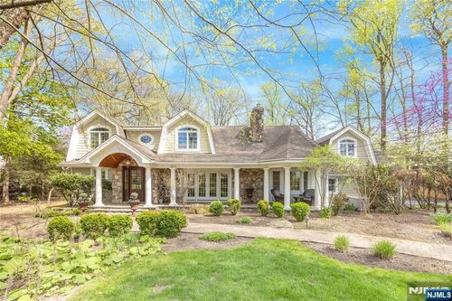 8 White Pine Rd, Upper Saddle River, NJ, 07458-2222 | Card Image