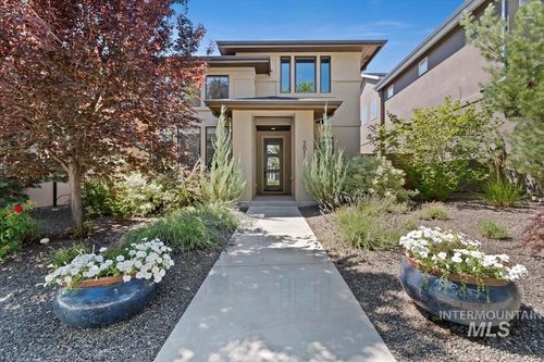 3011 S Brookridge Way, Boise, ID, 83716-7052 | Card Image