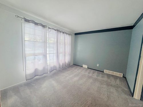 21670 Virginia St, Southfield, MI, 48076-2359 | Card Image