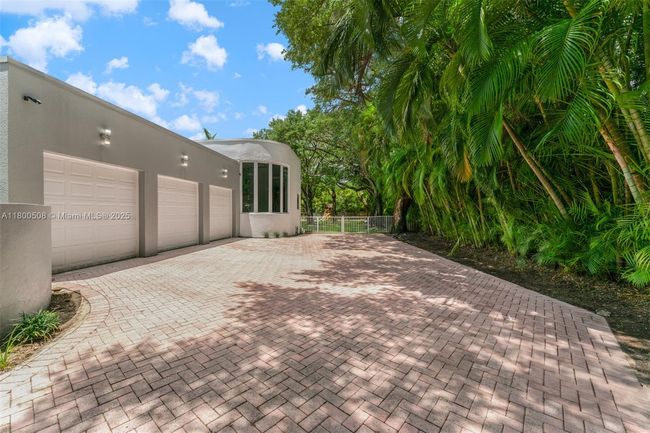 9500 Sw 60 Th Ct, House other with 6 bedrooms, 9 bathrooms and null parking in Pinecrest FL | Image 37