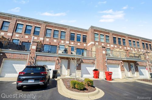 218 Mill St, Rochester, MI, 48307-2038 | Card Image