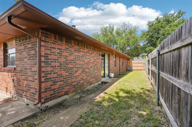 338 S Stewart Ave, Home with 6 bedrooms, 4 bathrooms and 4 parking in Lancaster TX | Image 32