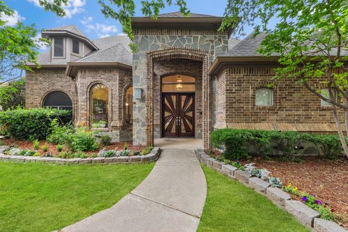 9121 Thornridge Dr, North Richland Hills, TX, 76182-8643 | Card Image