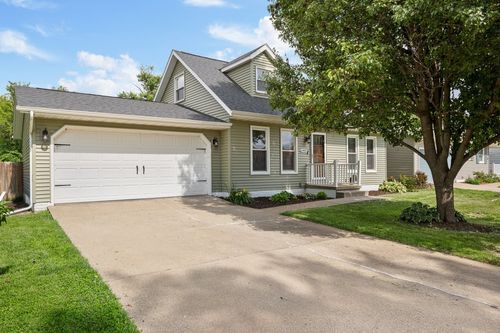 6405 N Hazelwood Ave, Davenport, IA, 52806-1609 | Card Image