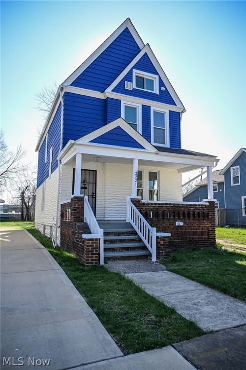 2221 E 97th St, Cleveland, OH, 44106-3555 | Card Image