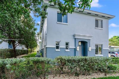 2730 - 2730 Sw 26th St, Townhouse with 3 bedrooms, 2 bathrooms and null parking in Miami FL | Image 1