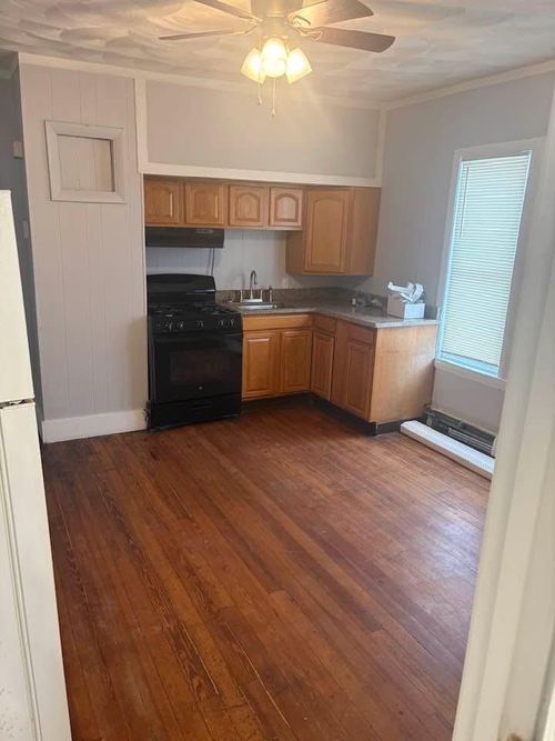 898 York Ave, Pawtucket, RI, 02861-2364 | Card Image