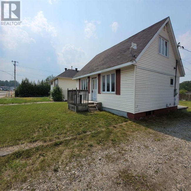 59 Manitou Rd, Home with 2 bedrooms, 1 bathrooms and null parking in Manitouwadge ON | Image 4