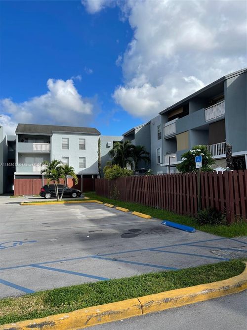 apt-f304-1725 W 60th St, Hialeah, FL, 33012-6837 | Card Image