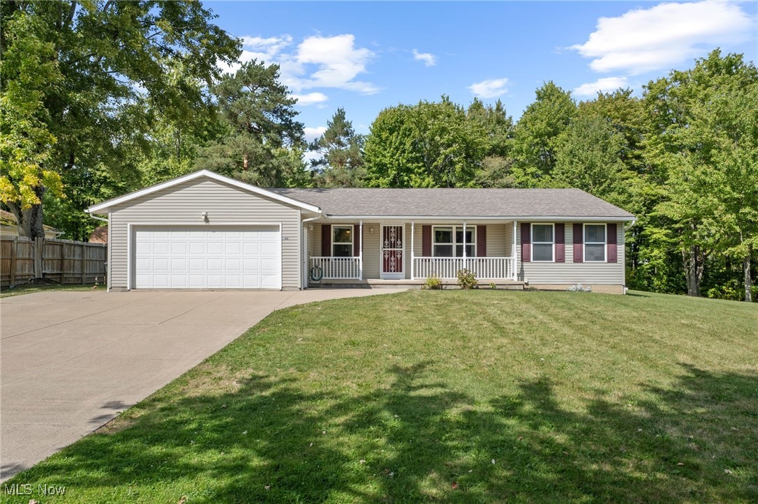 Forest Dr, Hinckley, OH 44233