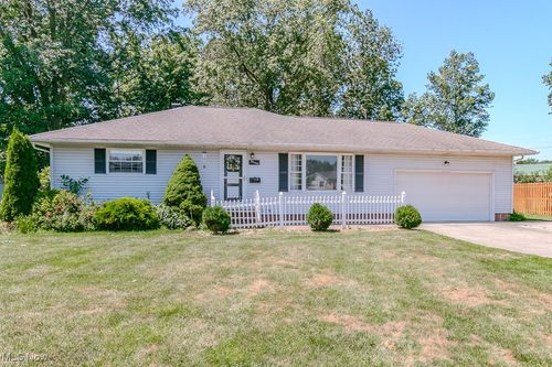 30104 Gebhart Pl, Willowick, OH, 44095-4913 | Card Image