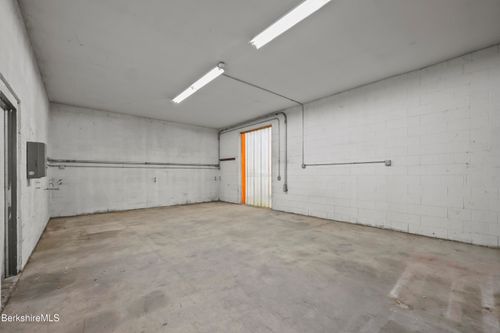 17 Taconic Park Dr, Pittsfield, MA, 01201-2682 | Card Image