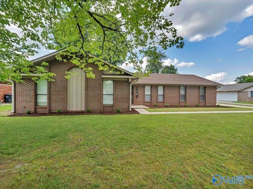 2114 Dundee Drive Sw, Decatur, AL, 35603 | Card Image