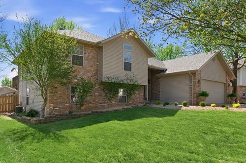 1022 Daniels St, Aurora, MO, 65605-2095 | Card Image