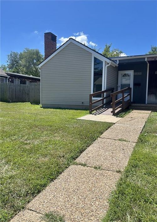 11331 Calico Dr, Kansas City, MO, 64137-2217 | Card Image