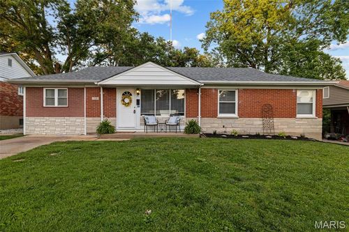 7956 Aldershot Dr, Saint Louis, MO, 63123-1542 | Card Image