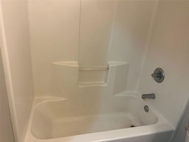 Bathroom with tub / shower combination | Image 17