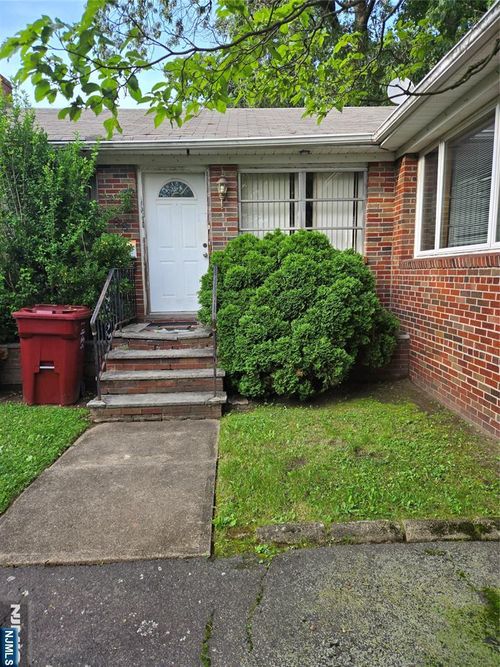 88 Milton Ave, Nutley, NJ, 07110-3018 | Card Image