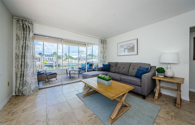 APT-11 - 2186 Edythe Dr, Condo with 2 bedrooms, 1 bathrooms and null parking in DUNEDIN FL | Image 52