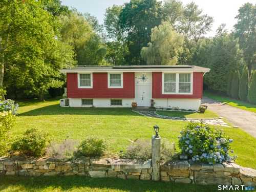 17 Meeting House Ln, Ledyard, CT, 06339-1720 | Card Image