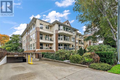 305-1501 Richmond Ave, Victoria, BC, V8R4P7 | Card Image