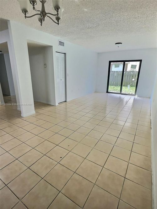 apt-103-1490 W 42nd Pl, Hialeah, FL, 33012-7600 | Card Image