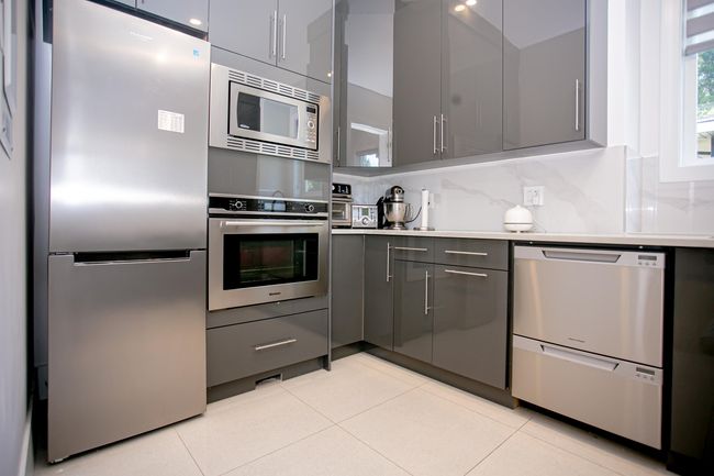 21661 Ridgeway Cres, House other with 8 bedrooms, 8 bathrooms and 6 parking in Maple Ridge BC | Image 13