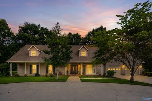 107 Oak Trl Ne, Hartselle, AL, 35640-4335 | Card Image