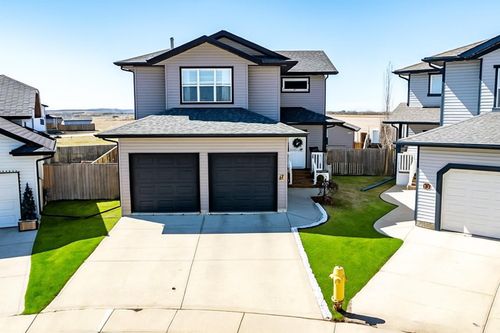 34 Mcdougall Close, Penhold, AB, T0M1R0 | Card Image
