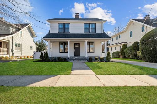 30 Raymond St, Rockville Centre, NY, 11570-2442 | Card Image