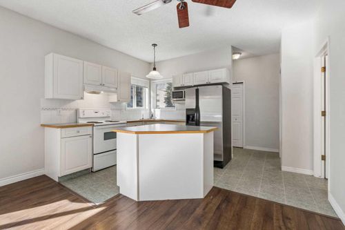 102-622 56 Ave Sw, Calgary, AB, T2V0G8 | Card Image