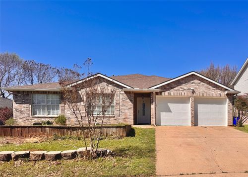 201 Yosemite Dr, Mansfield, TX, 76063-8013 | Card Image