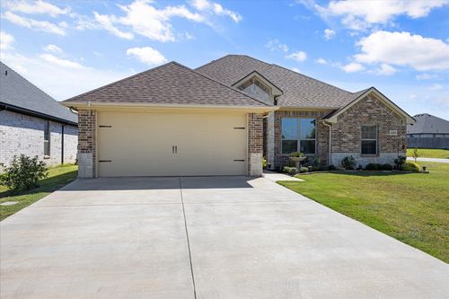 3215 Arrow Creek Dr, Granbury, TX, 76049-7241 | Card Image