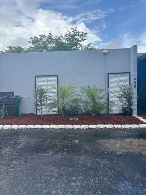 16528 Bridge End Rd, Miami Lakes, FL, 33014-6095 | Card Image