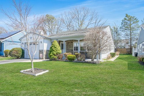 259 Edinburgh Dr, Ridge, NY, 11961-2019 | Card Image