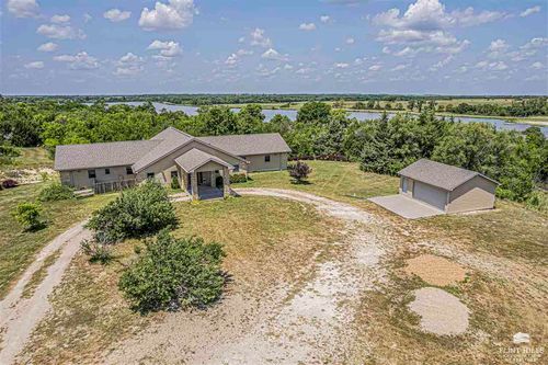 475 Trail Rd, Herington, KS, 67449-8720 | Card Image