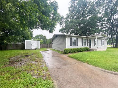 111 Oaklawn Ave, Corsicana, TX, 75110-3162 | Card Image