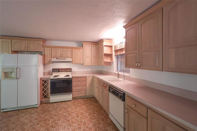 82260 Overseas Hwy, House other with 3 bedrooms, 3 bathrooms and null parking in Islamorada FL | Image 8