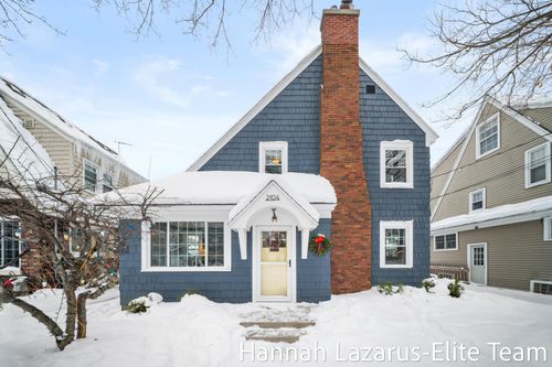 2104 College Ave Se, Grand Rapids, MI, 49507-3104 | Card Image