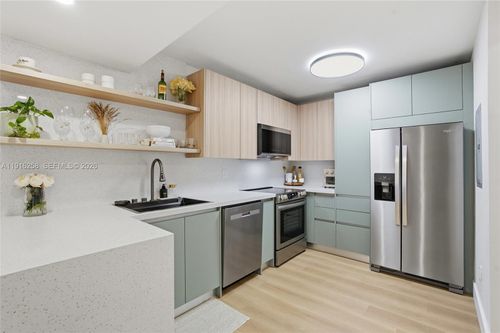 apt-405-1100 11th St, Miami Beach, FL, 33139-4884 | Card Image