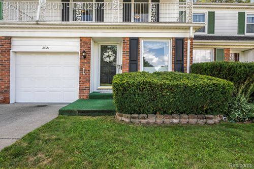 2021 Crestbrook Ln, Flint, MI, 48507-2202 | Card Image