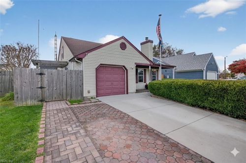 1093 Casanova Dr, Virginia Beach, VA, 23454-6606 | Card Image