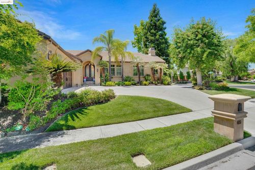665 Garland Way, Brentwood, CA, 94513-2632 | Card Image