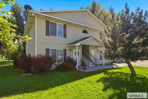 885 Andrews Pl, Rexburg, ID, 83440-3785 | Card Image