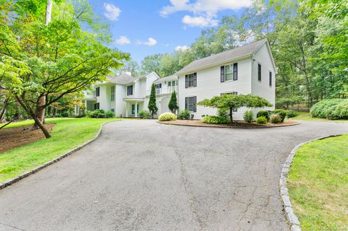 101 Brambley Hedge Cir, Fairfield, CT, 06824-7018 | Card Image
