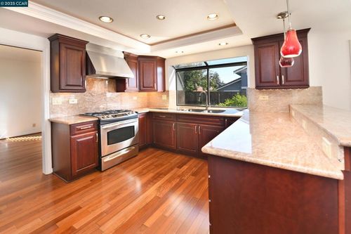 319 Oak Glen Ct, Martinez, CA, 94553-5461 | Card Image