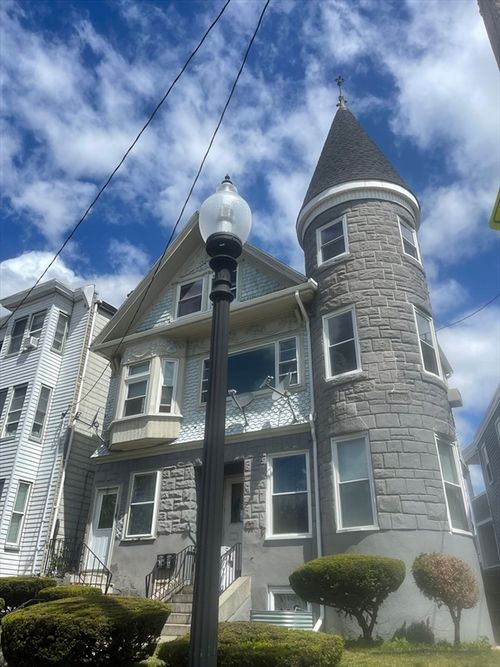 118 White St, Boston, MA, 02128-2524 | Card Image